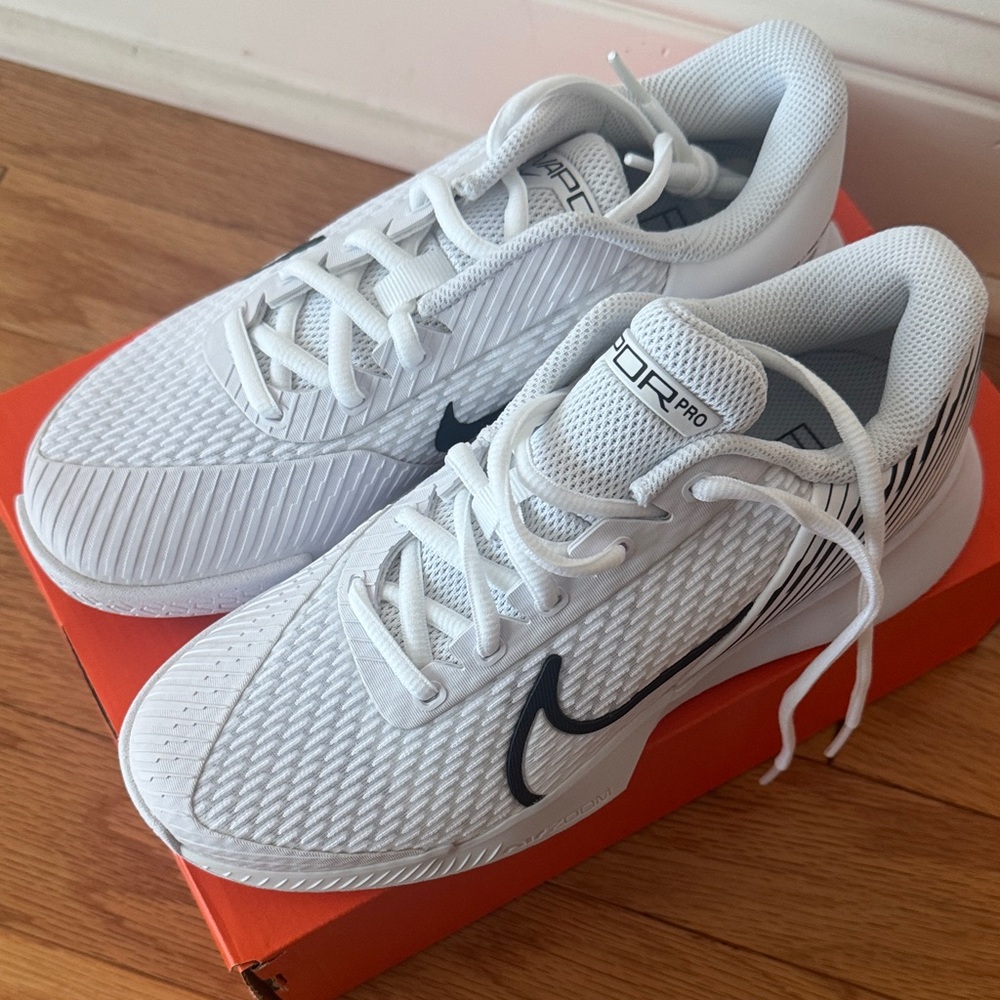 Nike tennis White and Black women’s Athletic Shoes
